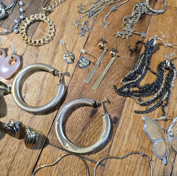 Vintage To Now Jewelry Lot Costume Estate Find Needs Cleaned. Mixed - Picture 7 of 14